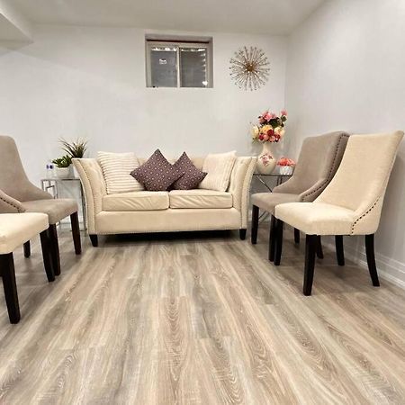 Super Luxury Family Home - 3 Bedrooms, 1 Full Bathroom And 1 Half Washroom With Free Parking, Wifi, Netflix Toronto Exterior foto
